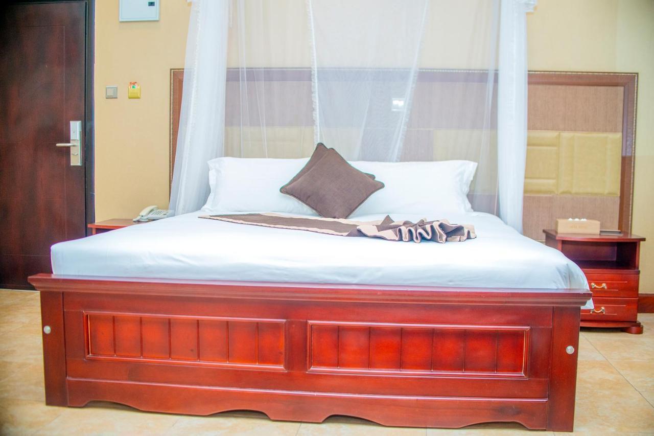 Hera Hotel Kampala Exterior foto
