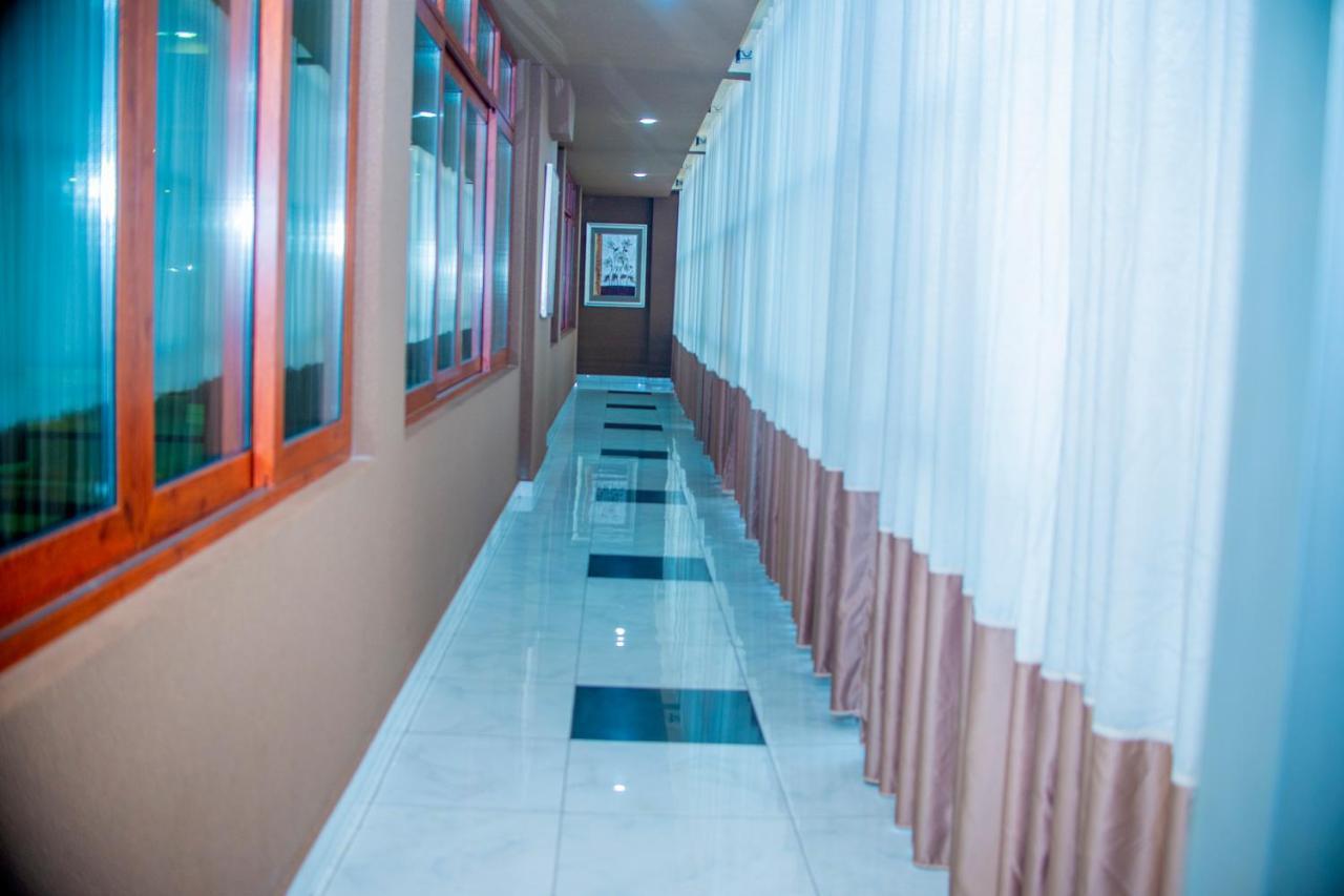 Hera Hotel Kampala Exterior foto