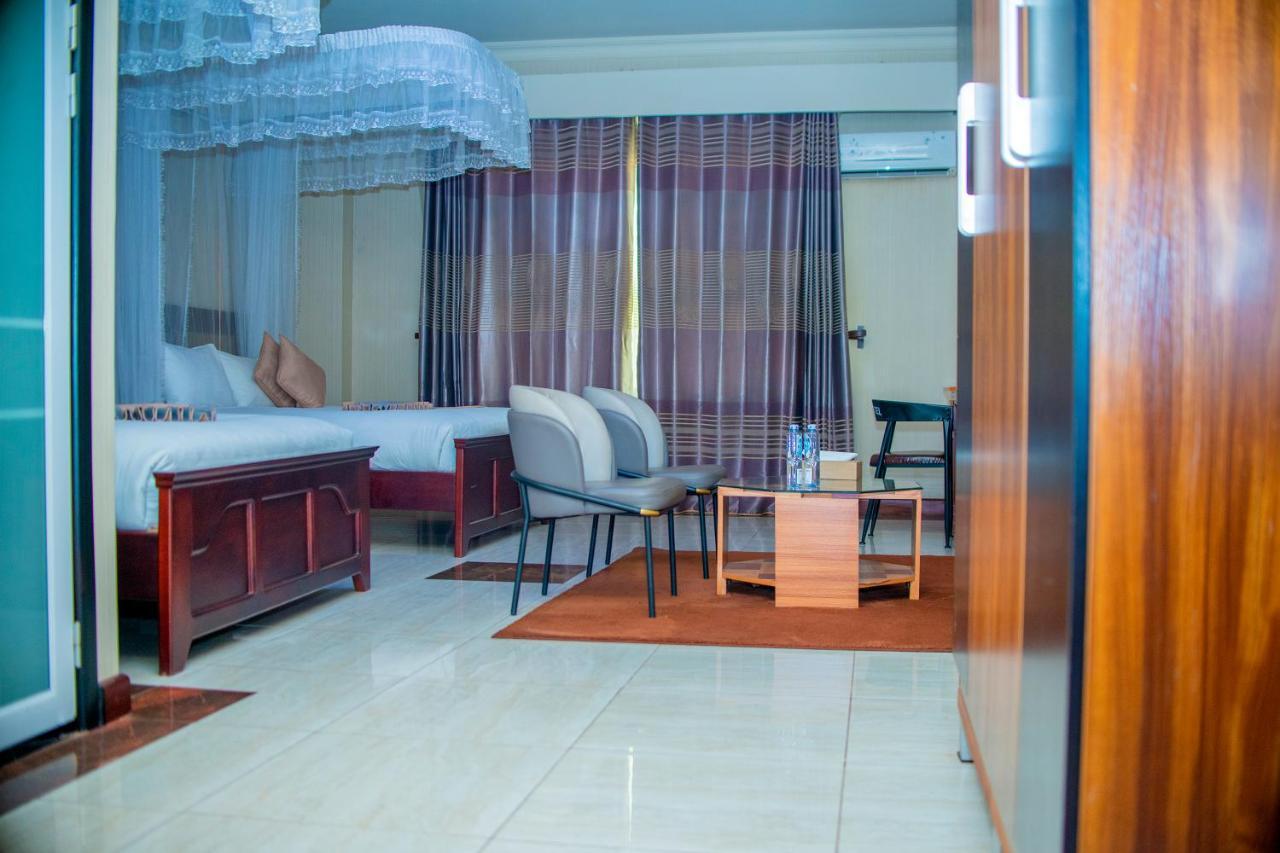 Hera Hotel Kampala Exterior foto