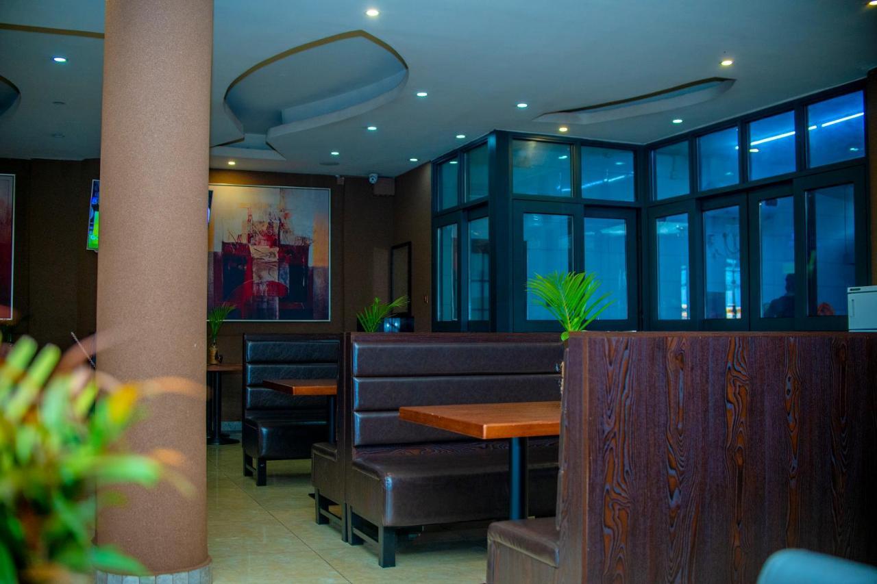 Hera Hotel Kampala Exterior foto