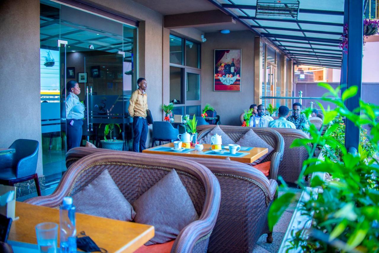 Hera Hotel Kampala Exterior foto