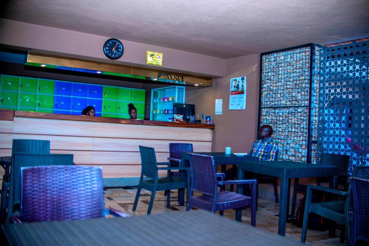 Hera Hotel Kampala Exterior foto
